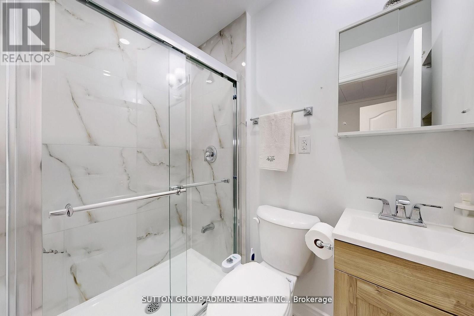 












14 SPEARS STREET

,
Toronto (Rockcliffe-Smythe),




Ontario
M6N3X7

