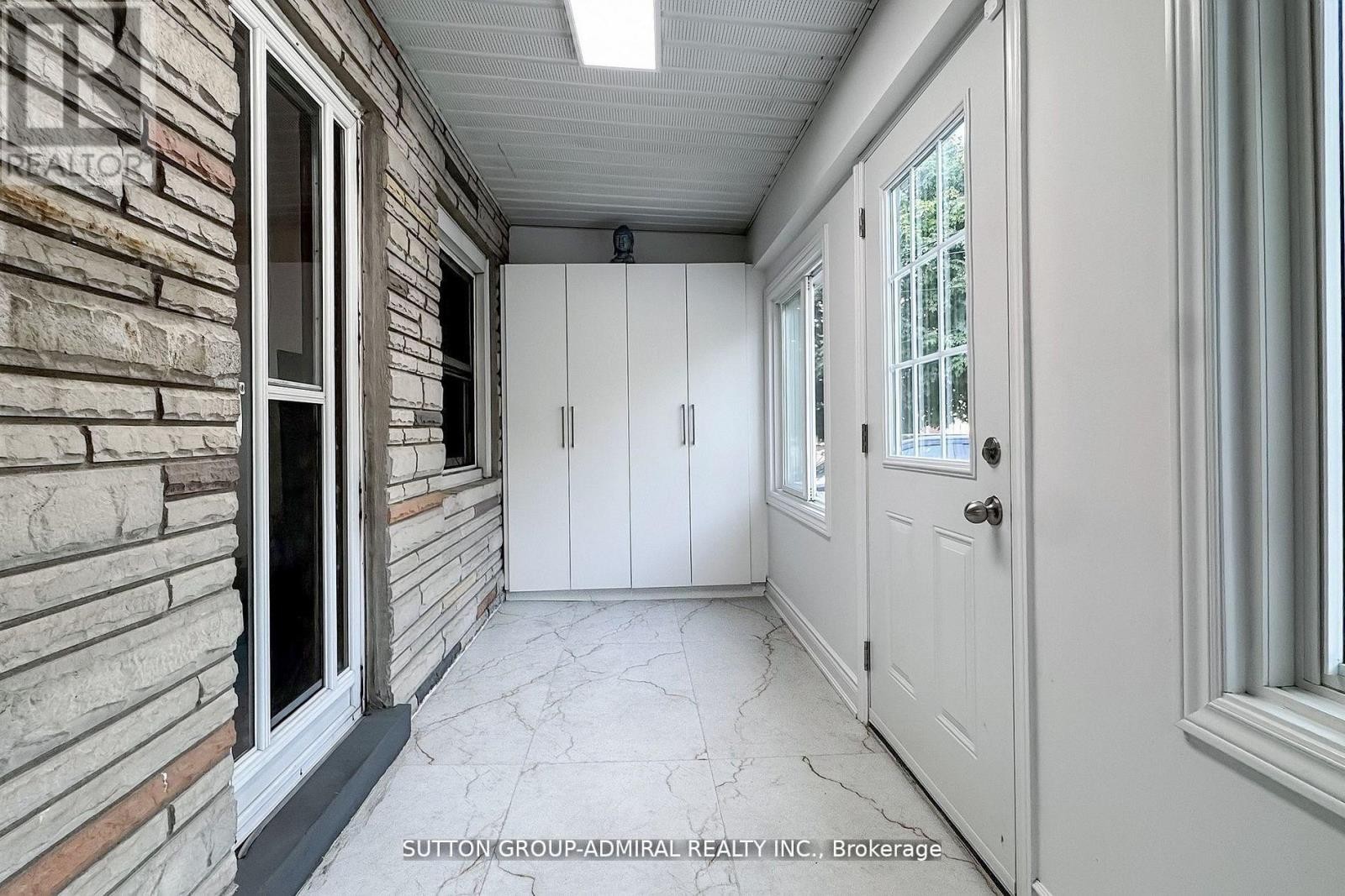 












14 SPEARS STREET

,
Toronto (Rockcliffe-Smythe),




Ontario
M6N3X7


