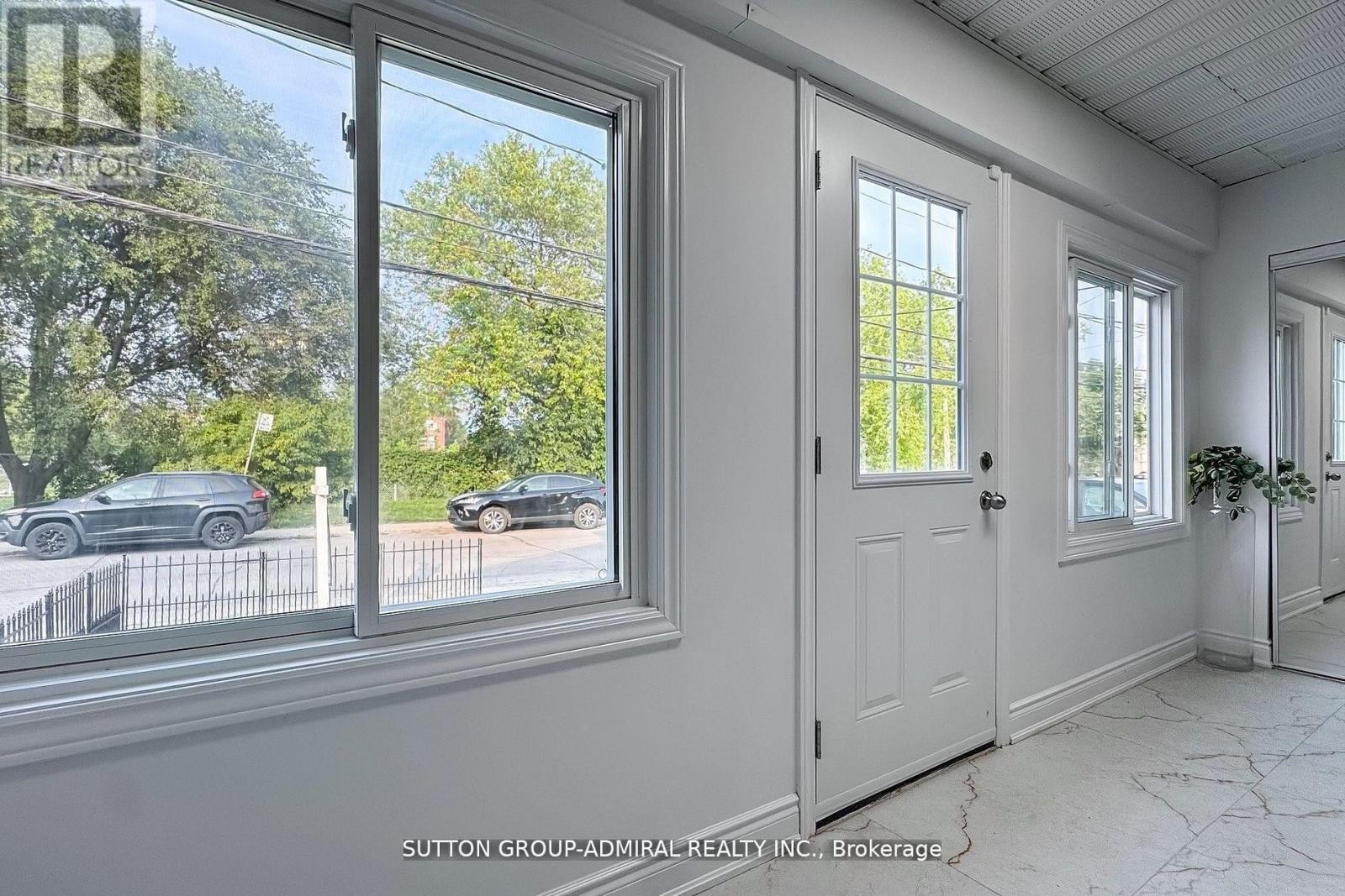












14 SPEARS STREET

,
Toronto (Rockcliffe-Smythe),




Ontario
M6N3X7

