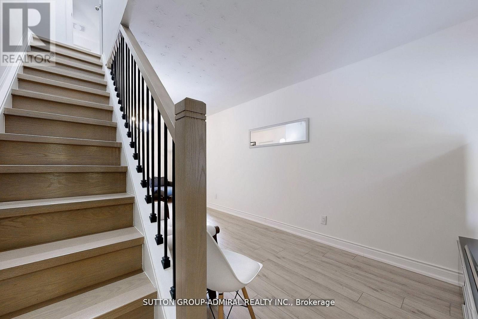 












14 SPEARS STREET

,
Toronto (Rockcliffe-Smythe),




Ontario
M6N3X7

