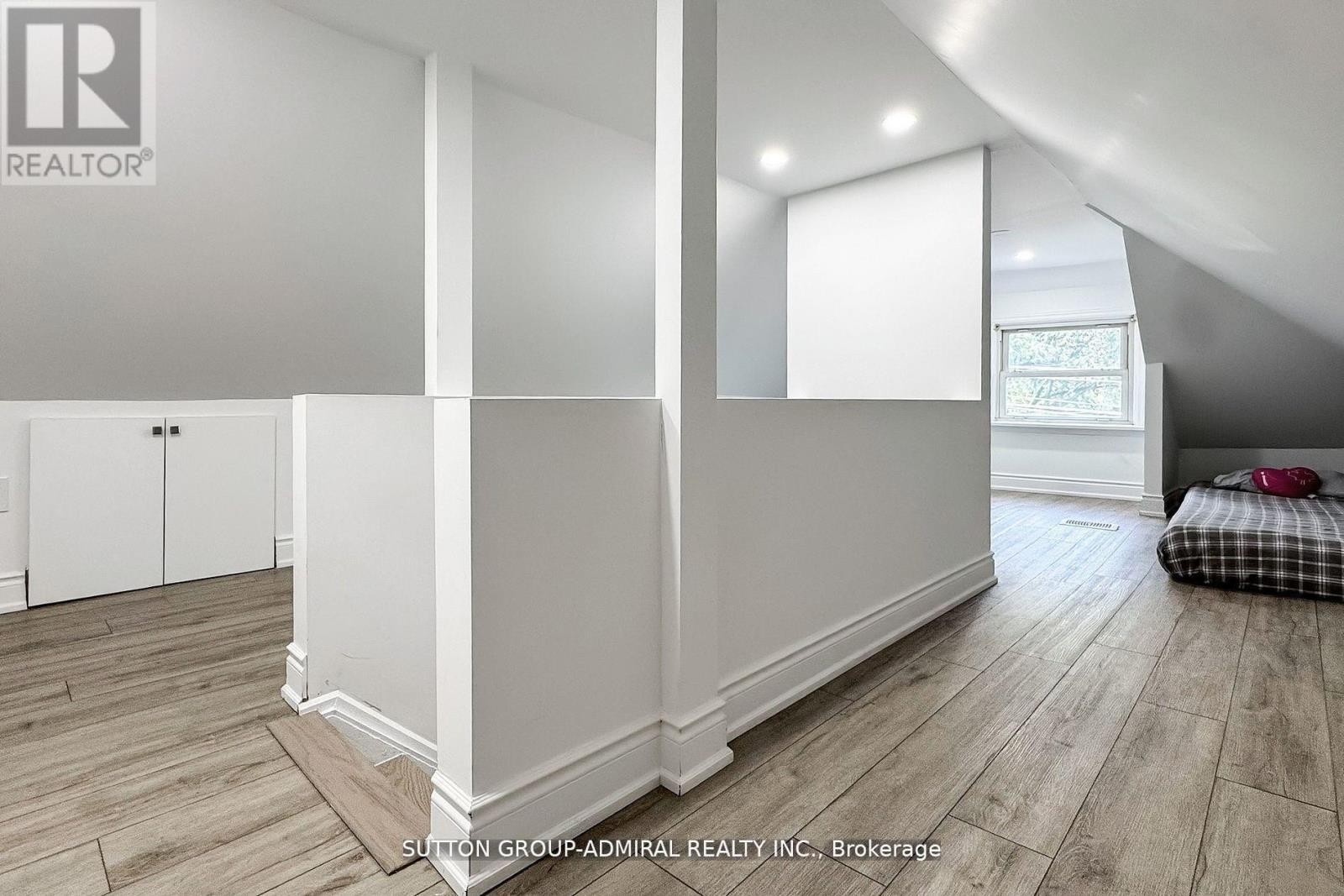 












14 SPEARS STREET

,
Toronto (Rockcliffe-Smythe),




Ontario
M6N3X7

