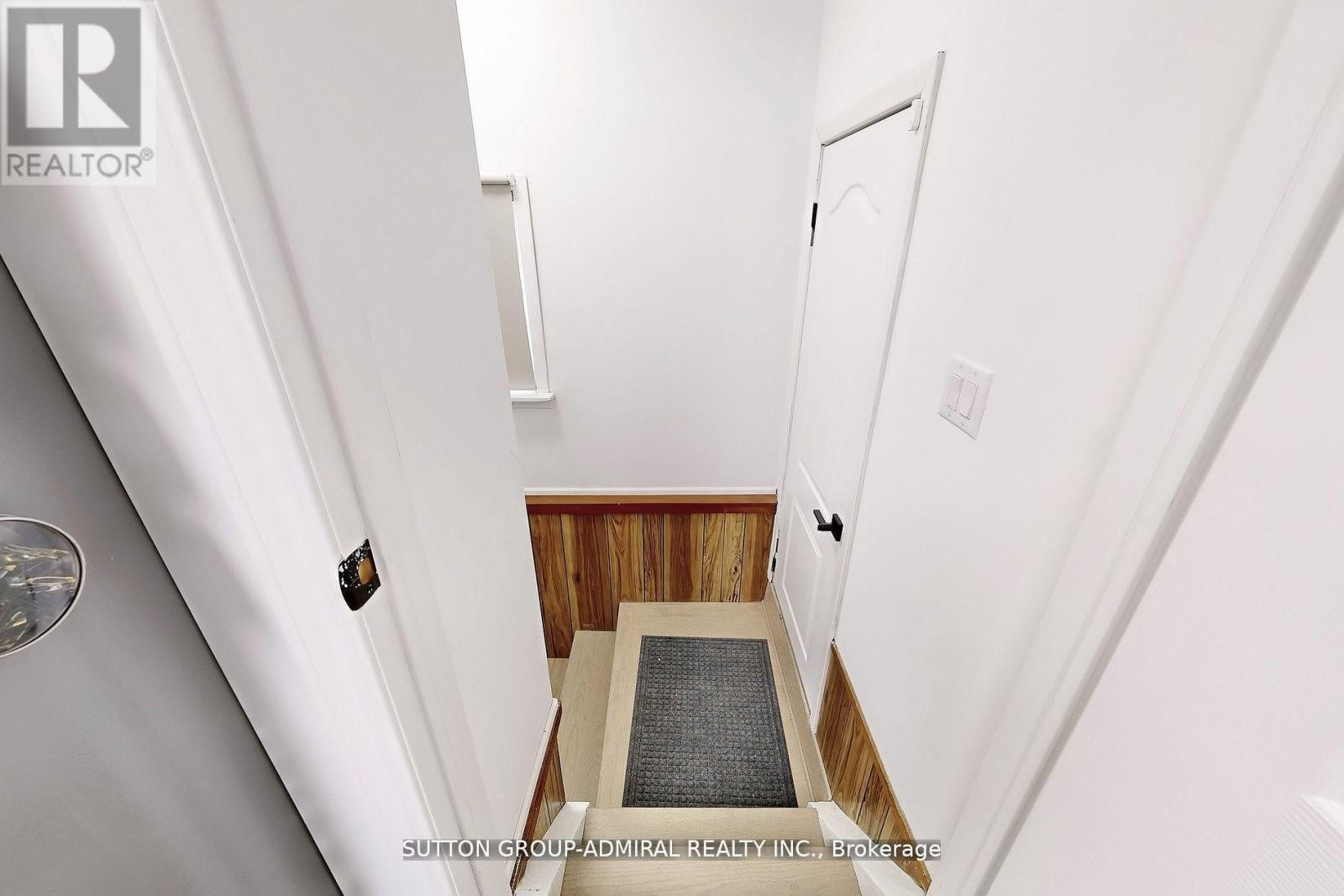 












14 SPEARS STREET

,
Toronto (Rockcliffe-Smythe),




Ontario
M6N3X7

