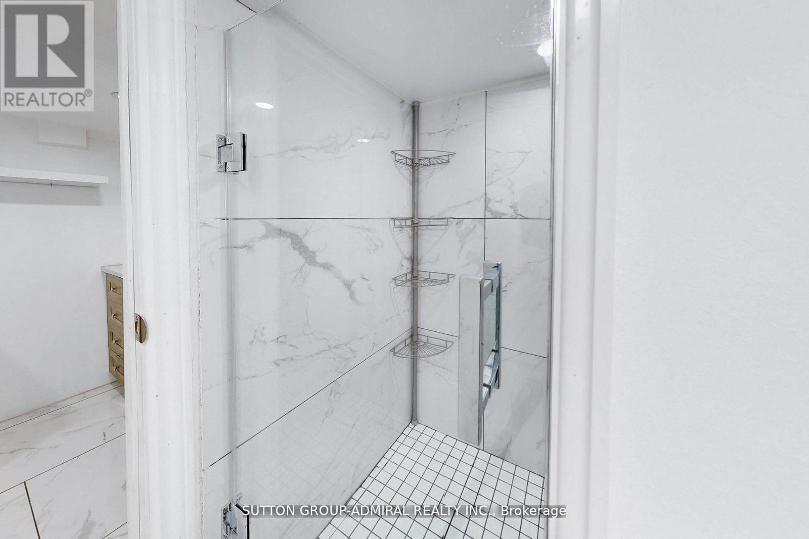 












14 SPEARS STREET

,
Toronto (Rockcliffe-Smythe),




Ontario
M6N3X7

