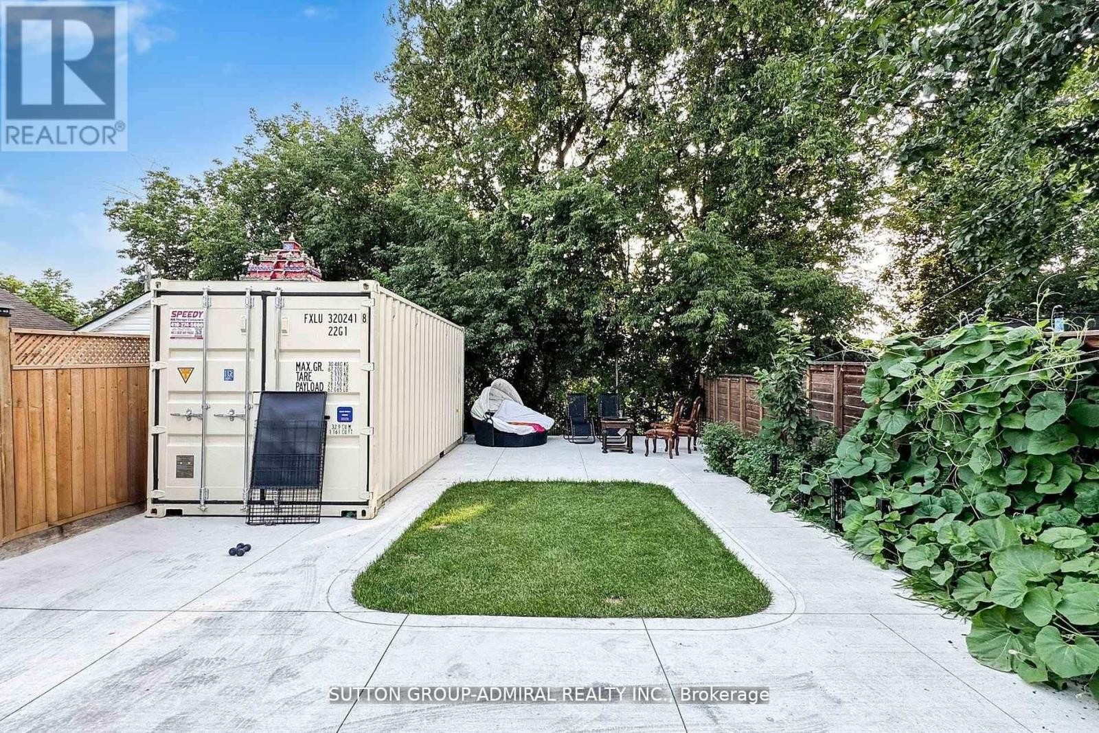 












14 SPEARS STREET

,
Toronto (Rockcliffe-Smythe),




Ontario
M6N3X7

