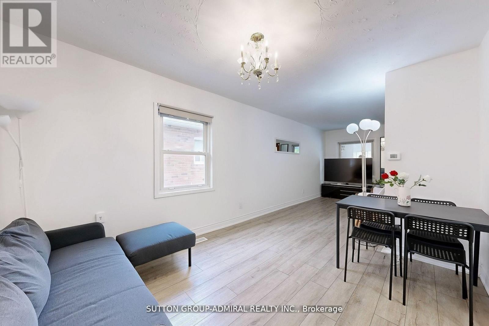 












14 SPEARS STREET

,
Toronto (Rockcliffe-Smythe),




Ontario
M6N3X7

