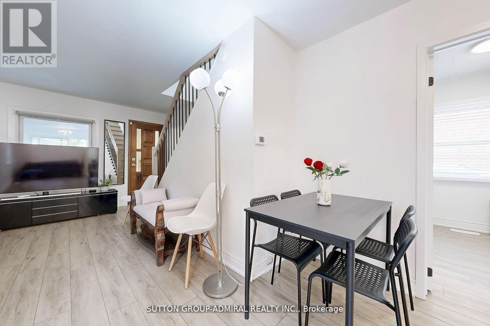 












14 SPEARS STREET

,
Toronto (Rockcliffe-Smythe),




Ontario
M6N3X7

