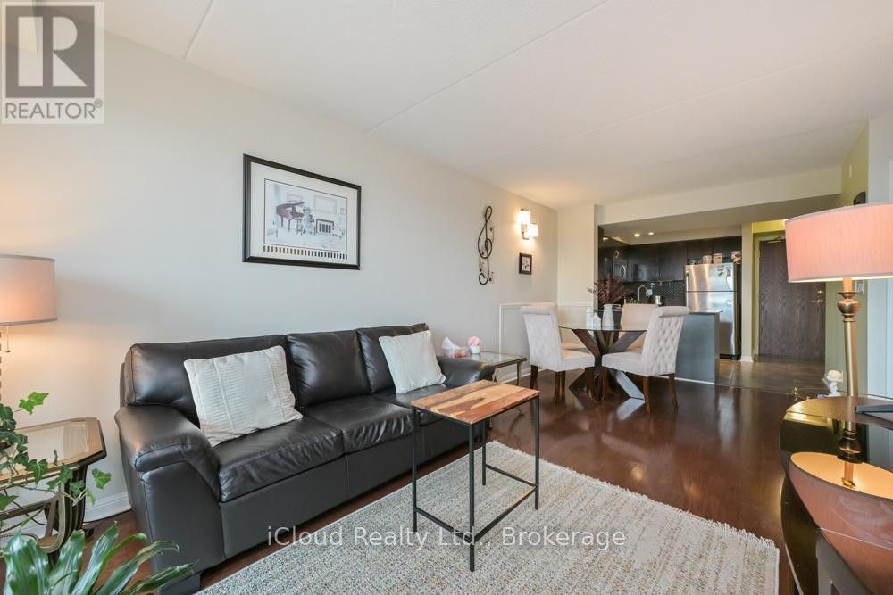 












301 - 65 VIA ROSEDALE

,
Brampton (Sandringham-Wellington),




Ontario
L6R3N8

