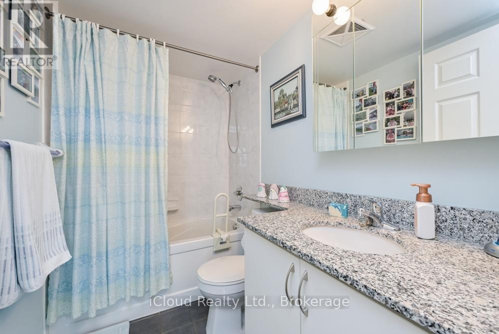 












301 - 65 VIA ROSEDALE

,
Brampton (Sandringham-Wellington),




Ontario
L6R3N8

