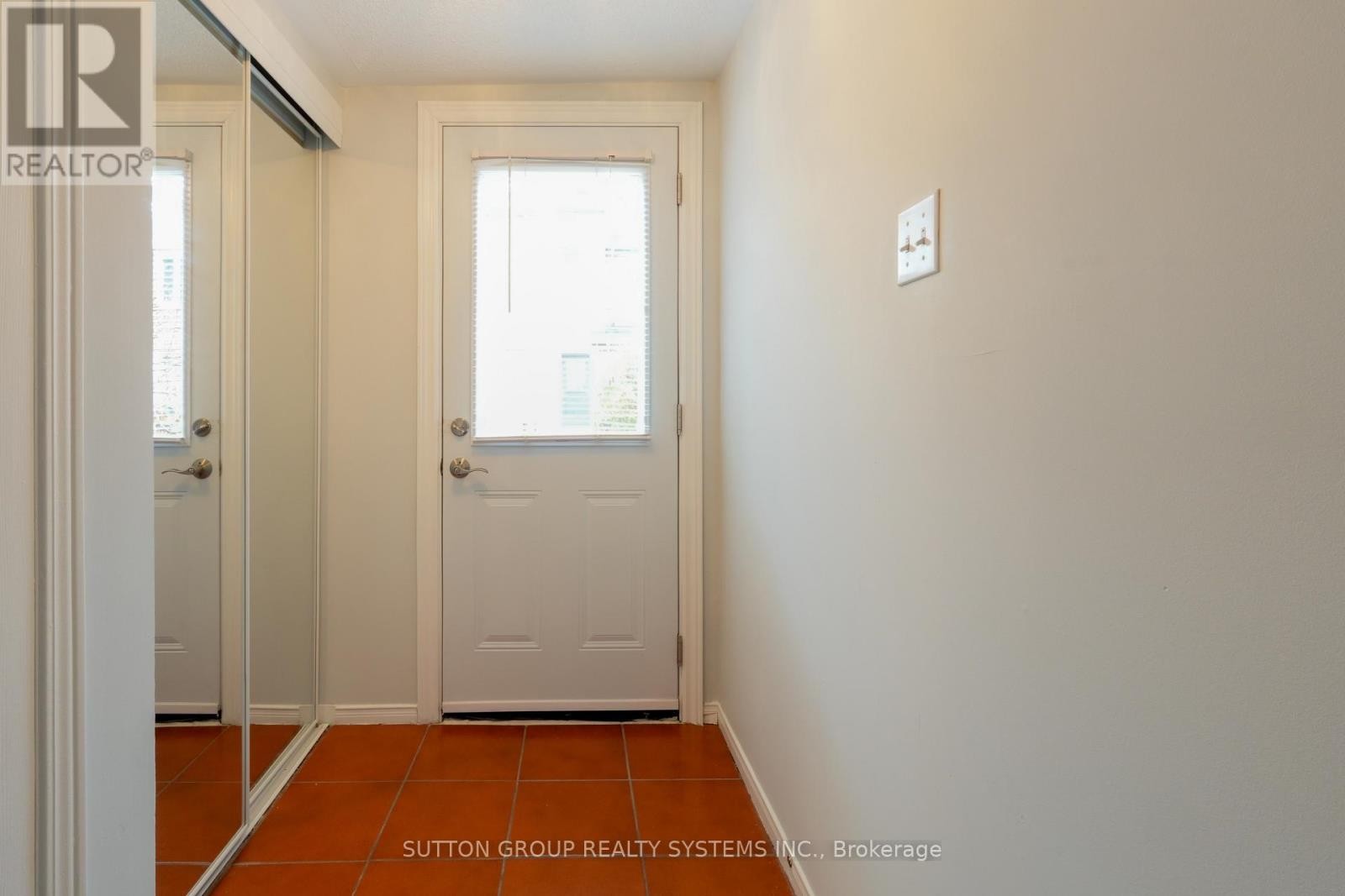 












255 - 60 BARONDALE DRIVE

,
Mississauga (Hurontario),




Ontario
L4Z3N8

