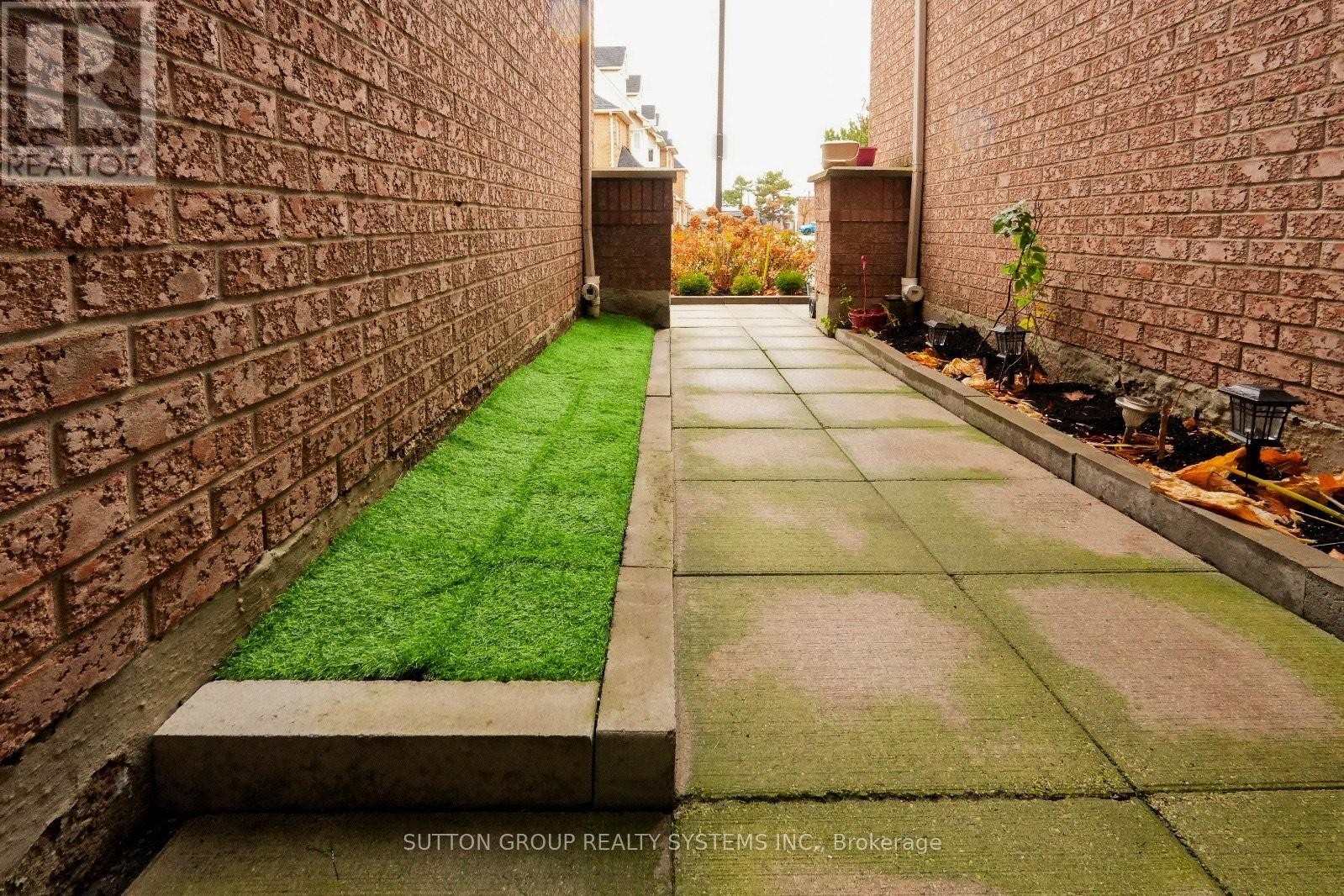 












255 - 60 BARONDALE DRIVE

,
Mississauga (Hurontario),




Ontario
L4Z3N8

