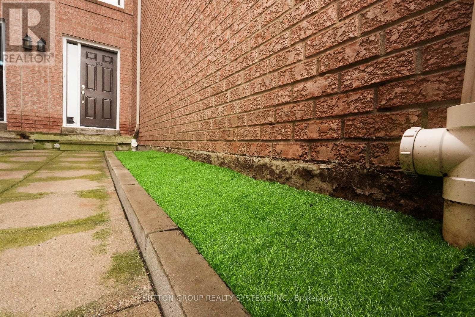 












255 - 60 BARONDALE DRIVE

,
Mississauga (Hurontario),




Ontario
L4Z3N8

