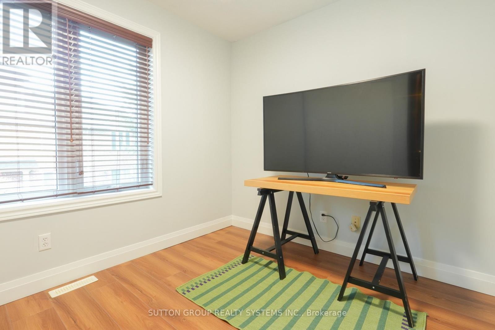 












255 - 60 BARONDALE DRIVE

,
Mississauga (Hurontario),




Ontario
L4Z3N8

