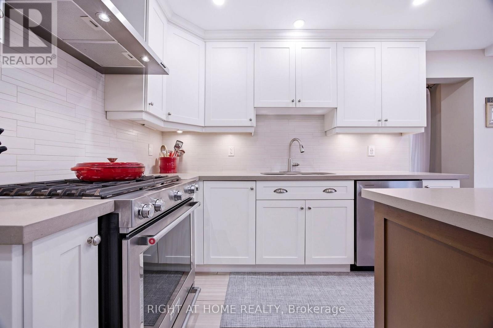 












12 ESKER DRIVE

,
Brampton (Heart Lake East),




Ontario
L6Z3C5

