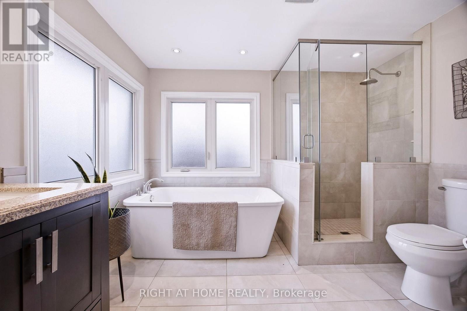 












12 ESKER DRIVE

,
Brampton (Heart Lake East),




Ontario
L6Z3C5

