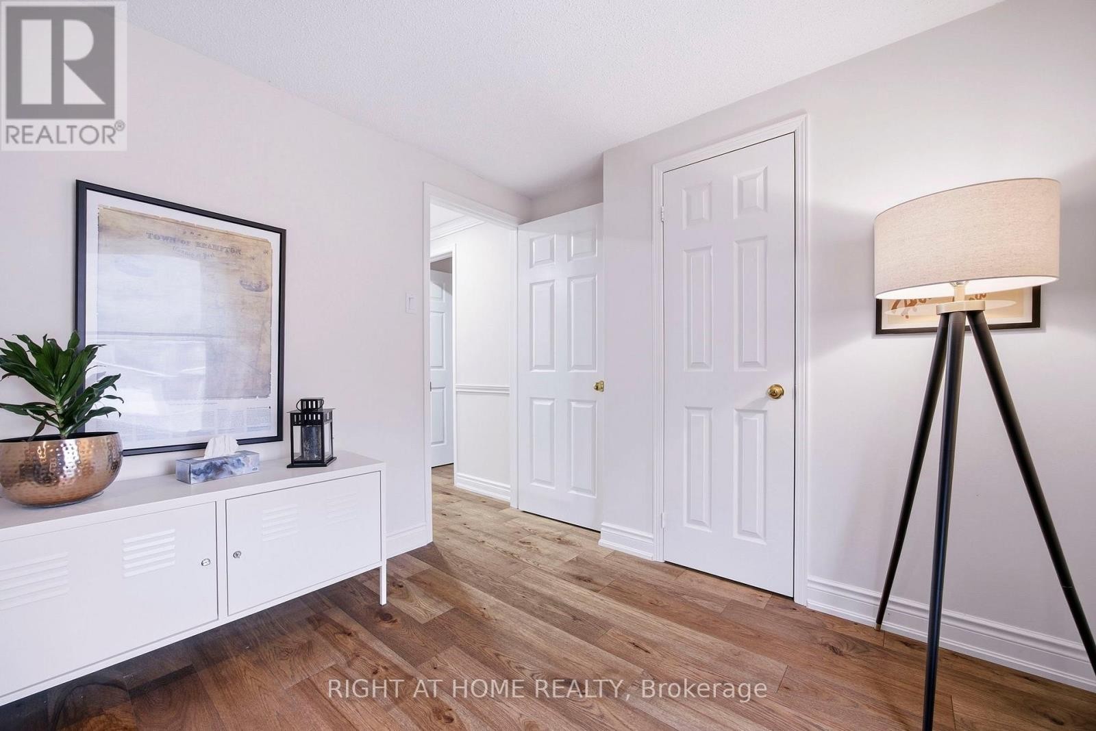 












12 ESKER DRIVE

,
Brampton (Heart Lake East),




Ontario
L6Z3C5

