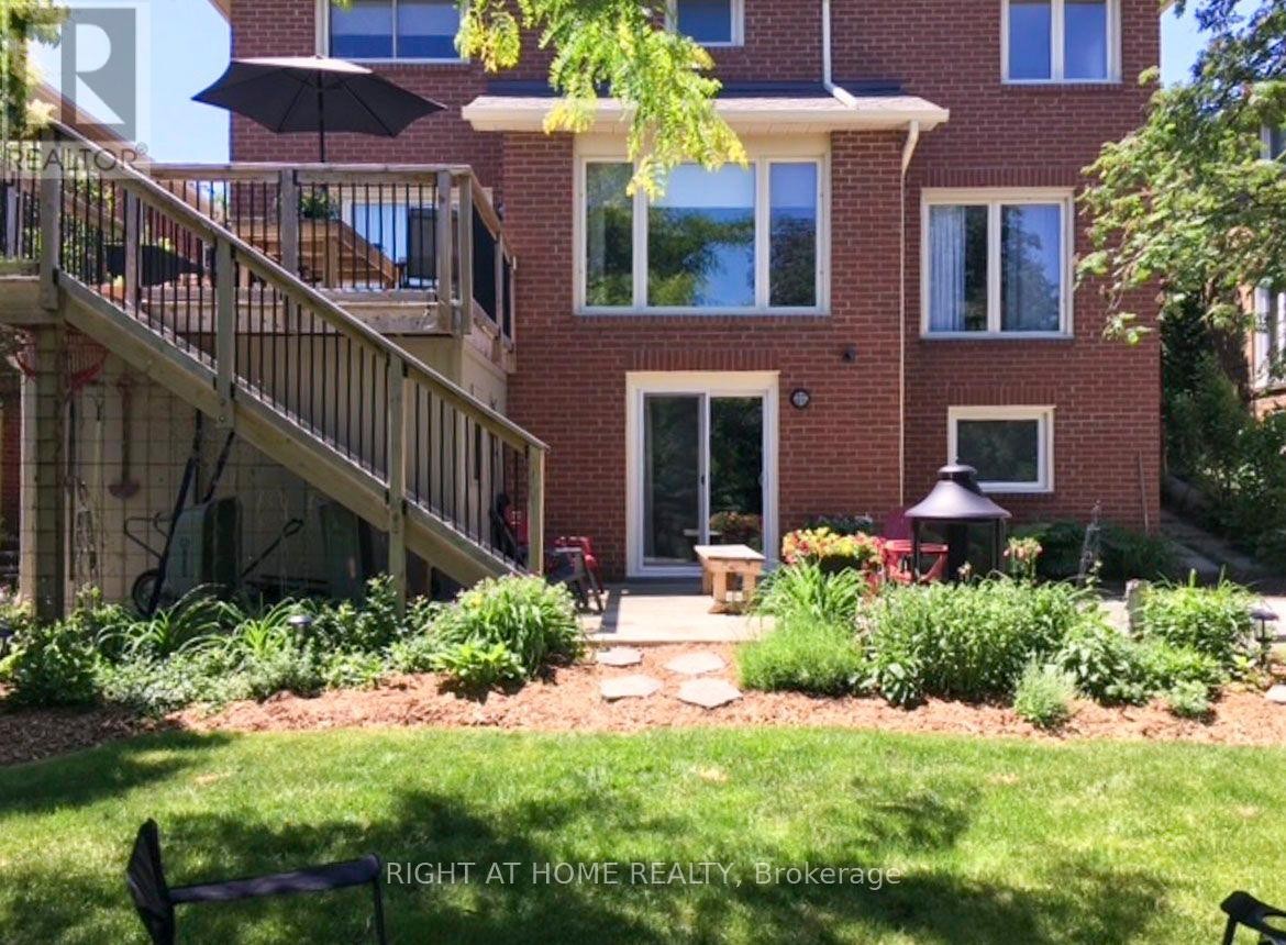 












12 ESKER DRIVE

,
Brampton (Heart Lake East),




Ontario
L6Z3C5

