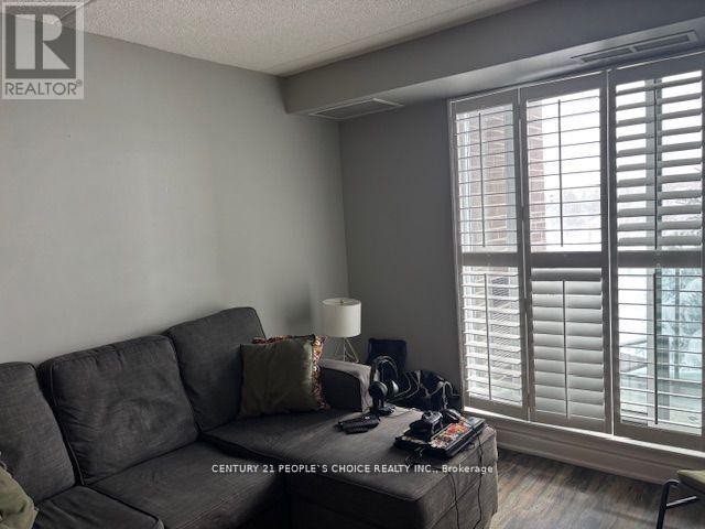 












211 - 65 VIA ROSEDALE

,
Brampton (Sandringham-Wellington),




Ontario
L6R3N8

