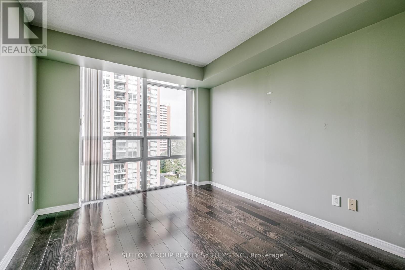 












709 - 7 MICHAEL POWER PLACE

,
Toronto (Islington-City Centre West),




Ontario
M9A0A2

