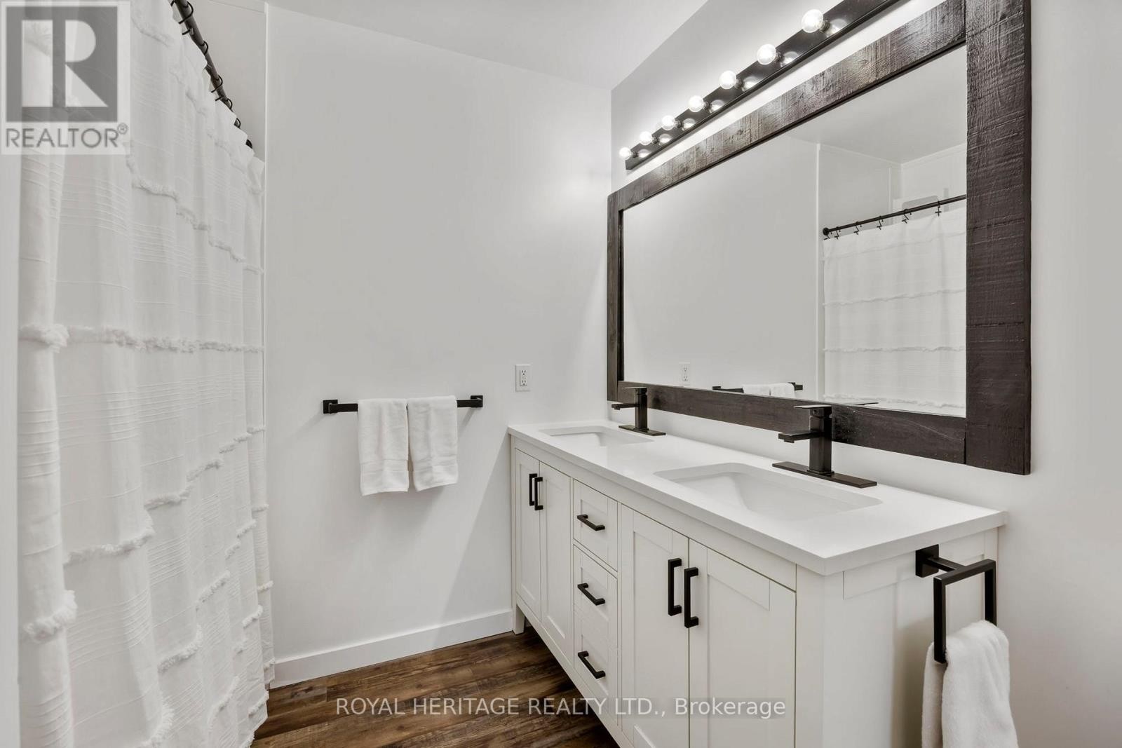 












1251 QUEST CIRCLE

,
Mississauga (Meadowvale Village),




Ontario
L5N8B6

