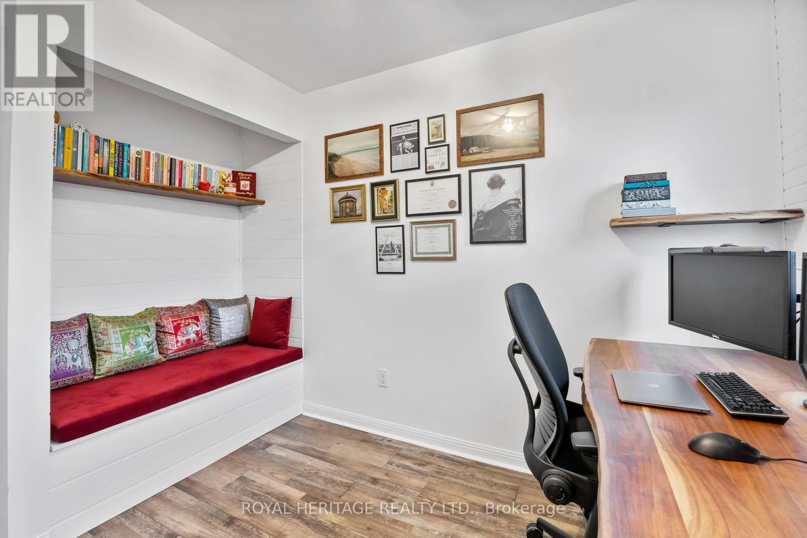 












1251 QUEST CIRCLE

,
Mississauga (Meadowvale Village),




Ontario
L5N8B6

