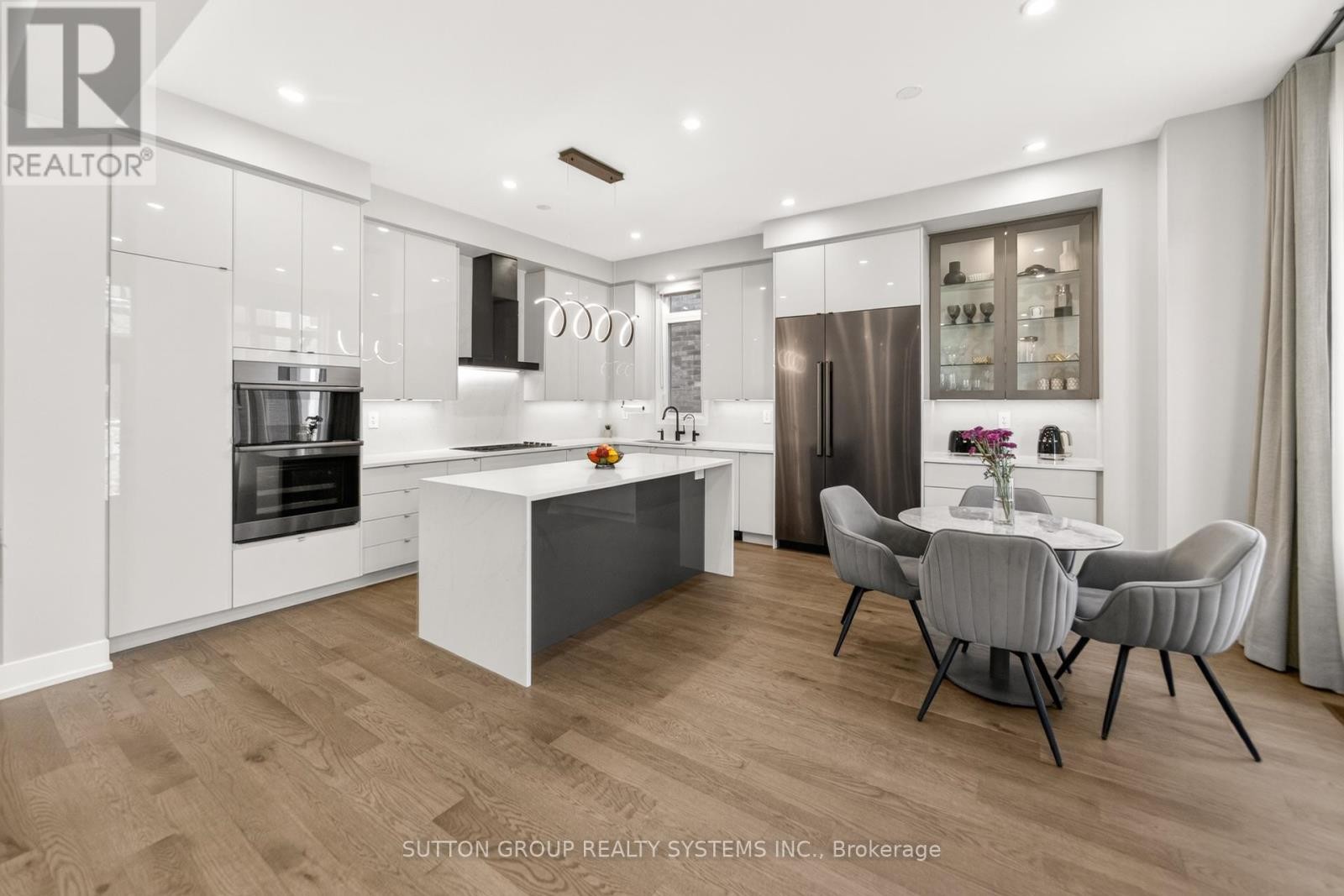 












1530 BUTTERCUP COURT

,
Milton (Walker),




Ontario
L9E2G3

