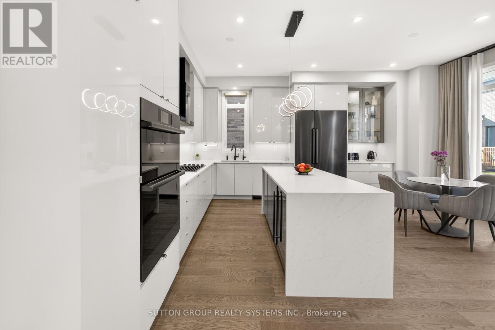 












1530 BUTTERCUP COURT

,
Milton (Walker),




Ontario
L9E2G3

