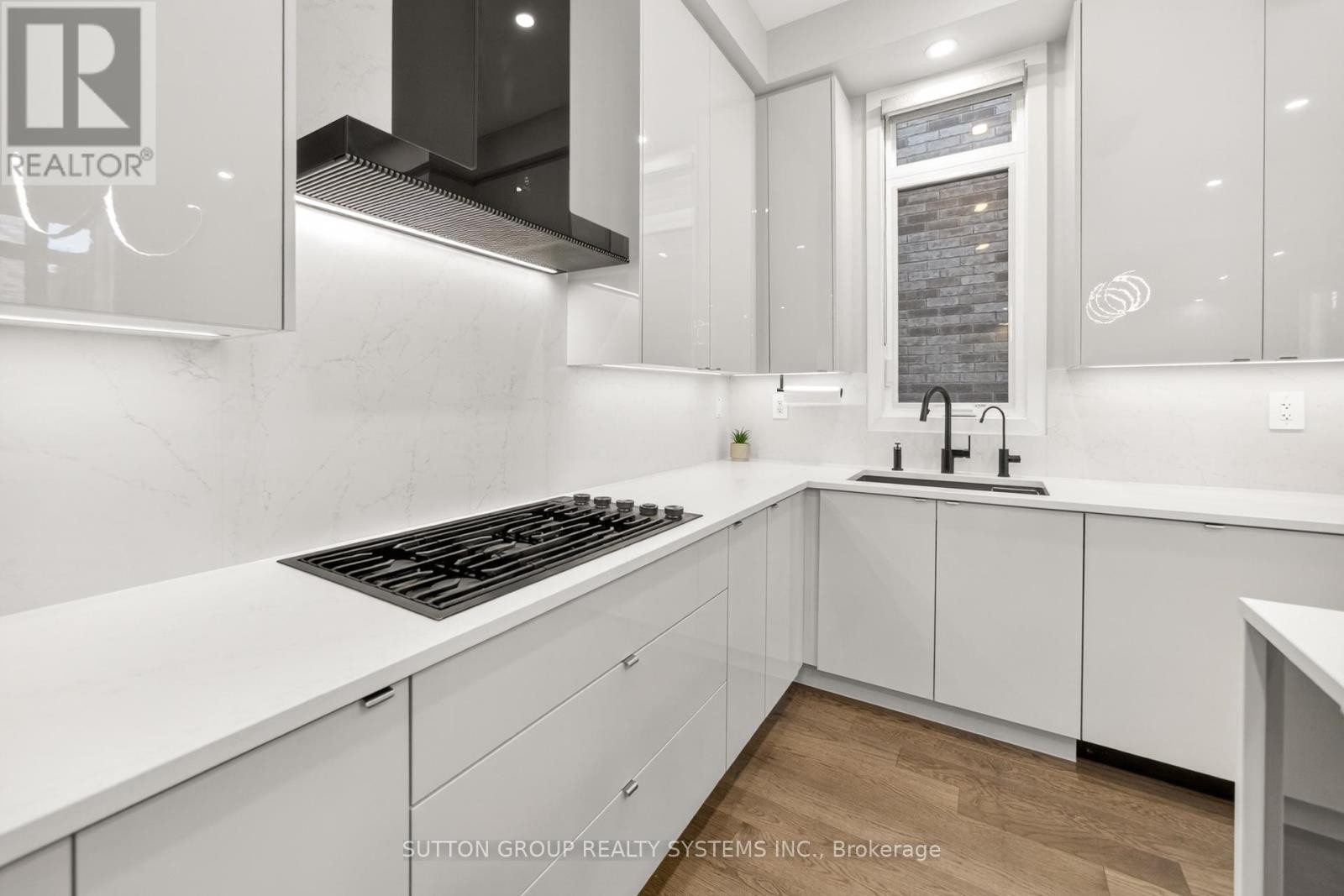 












1530 BUTTERCUP COURT

,
Milton (Walker),




Ontario
L9E2G3

