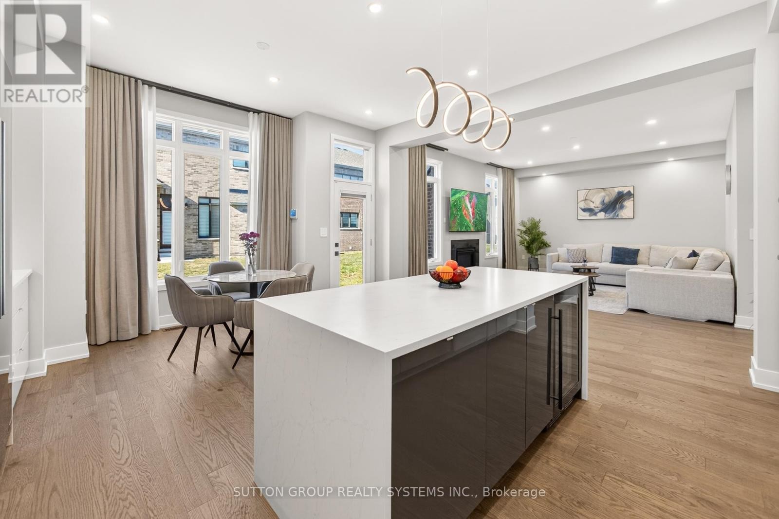 












1530 BUTTERCUP COURT

,
Milton (Walker),




Ontario
L9E2G3

