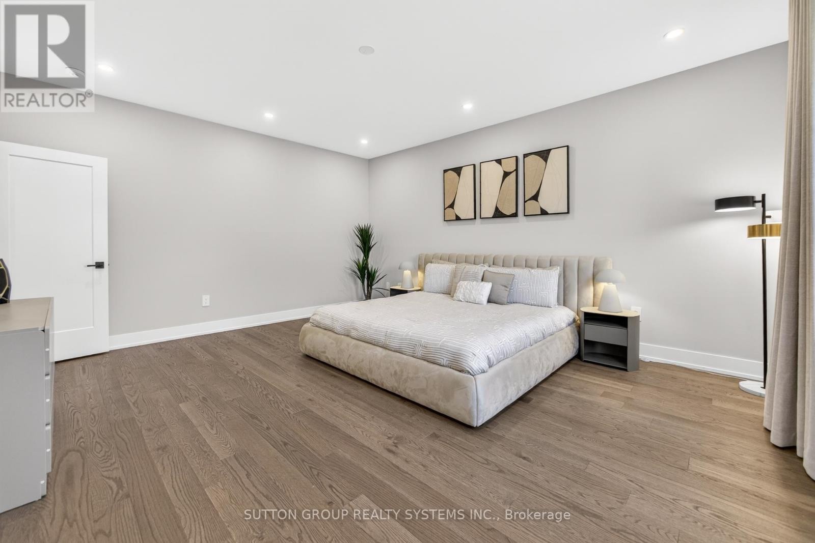 












1530 BUTTERCUP COURT

,
Milton (Walker),




Ontario
L9E2G3

