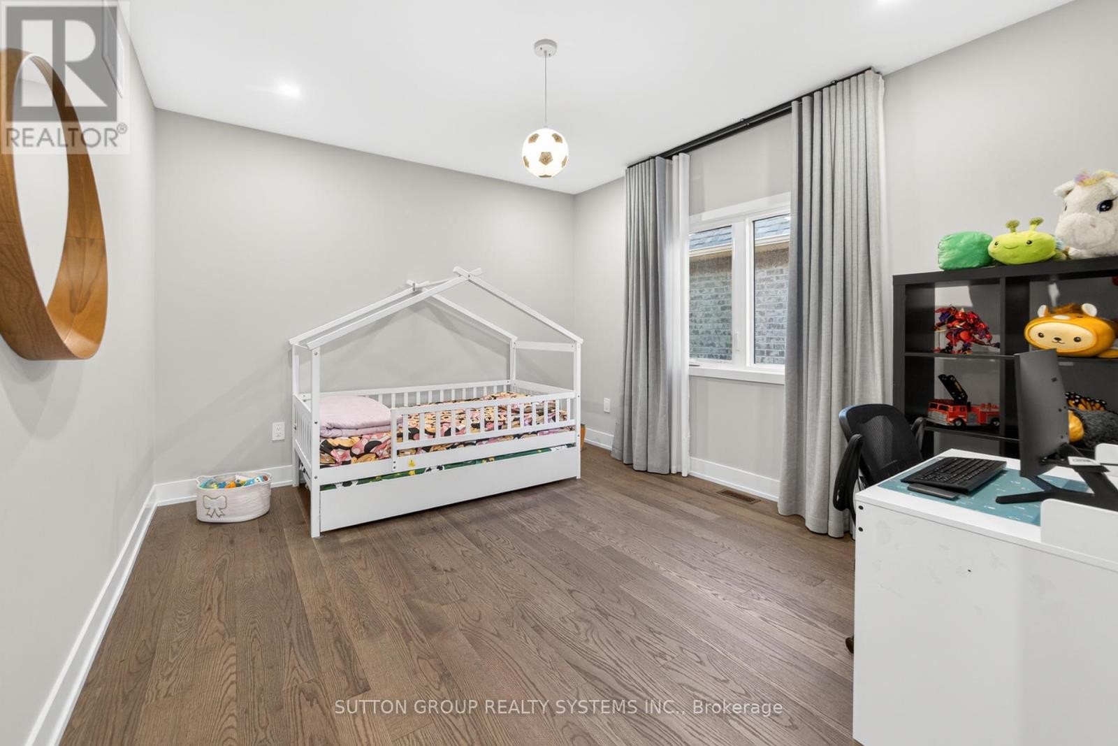 












1530 BUTTERCUP COURT

,
Milton (Walker),




Ontario
L9E2G3

