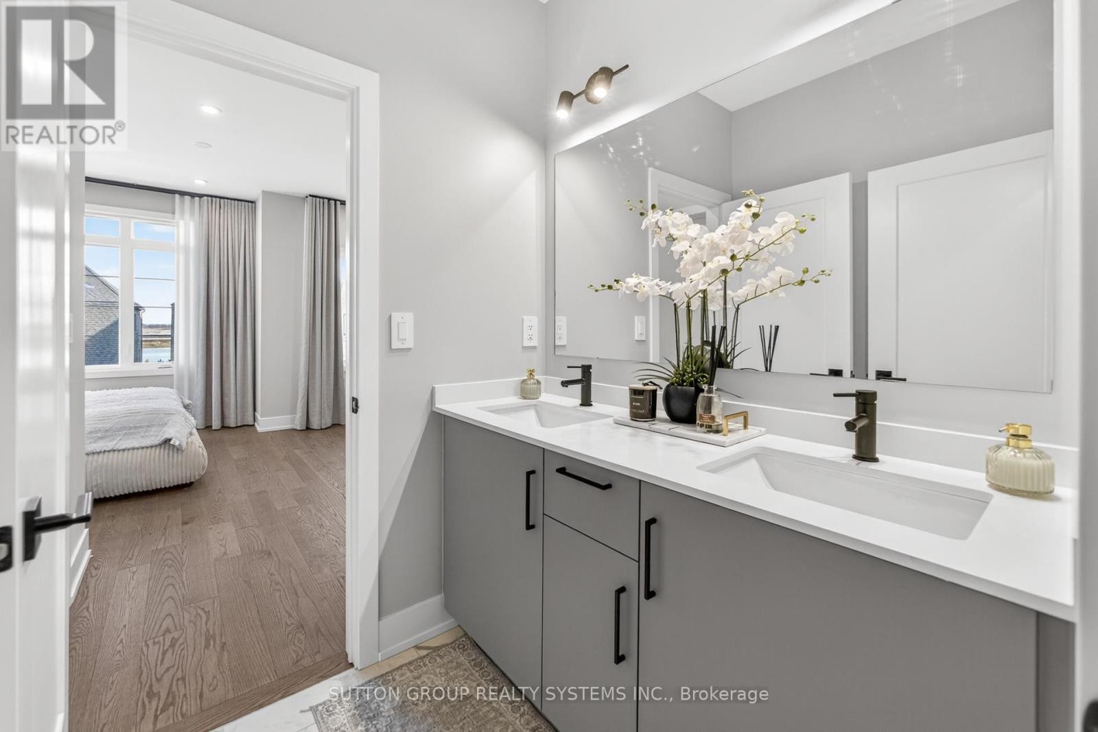 












1530 BUTTERCUP COURT

,
Milton (Walker),




Ontario
L9E2G3

