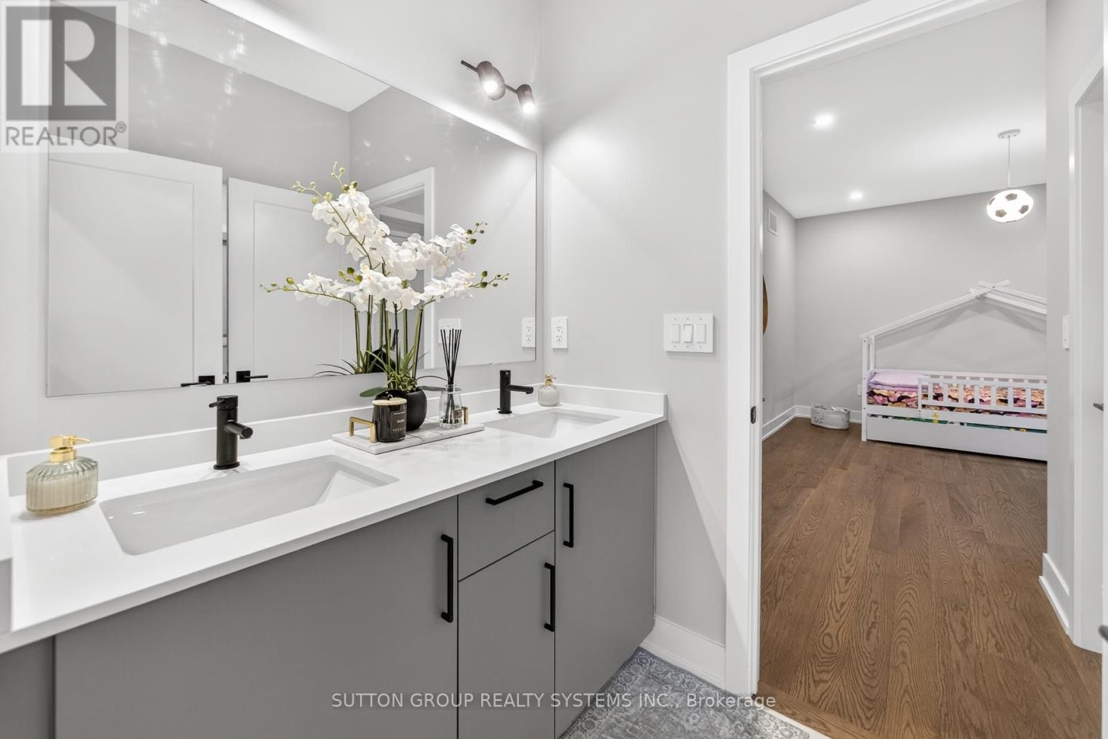 












1530 BUTTERCUP COURT

,
Milton (Walker),




Ontario
L9E2G3

