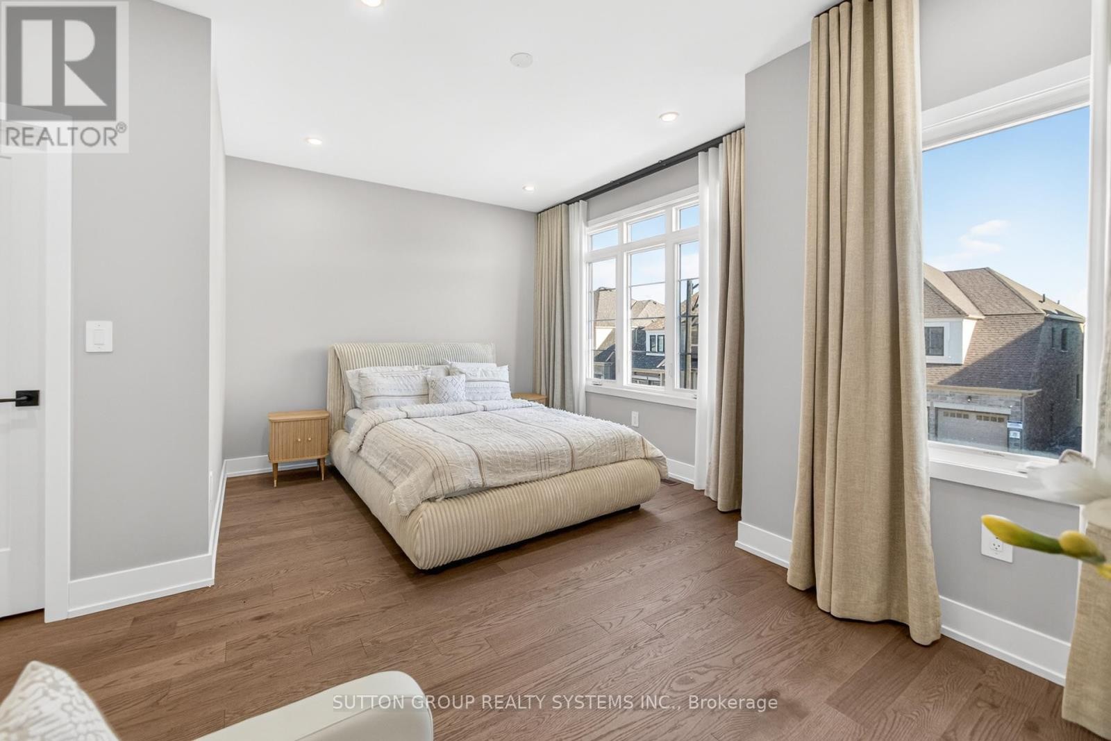 












1530 BUTTERCUP COURT

,
Milton (Walker),




Ontario
L9E2G3

