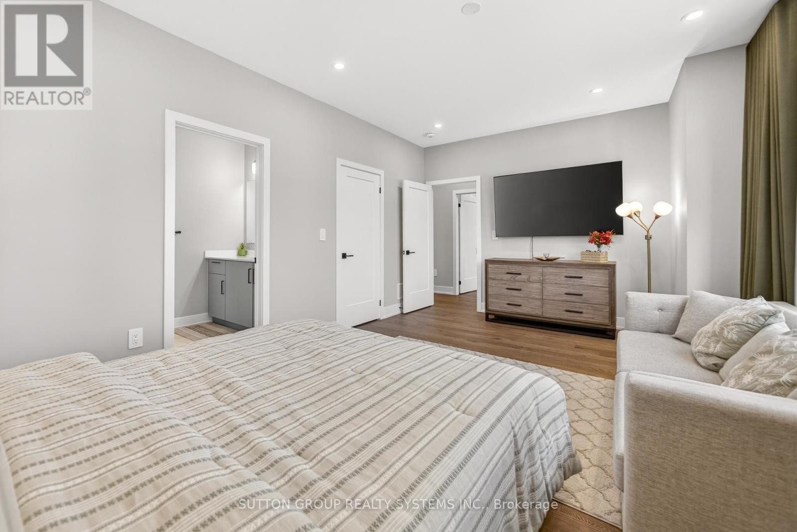 












1530 BUTTERCUP COURT

,
Milton (Walker),




Ontario
L9E2G3

