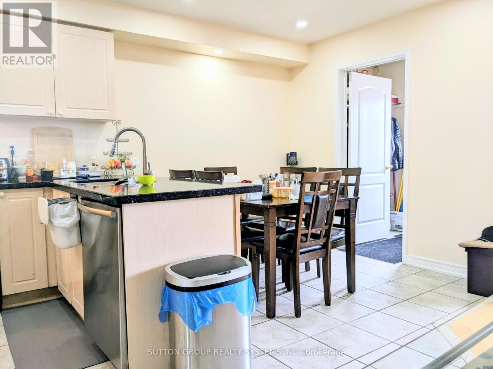 












5979 TENTH LINE W

,
Mississauga (Churchill Meadows),




Ontario
L5M6K7

