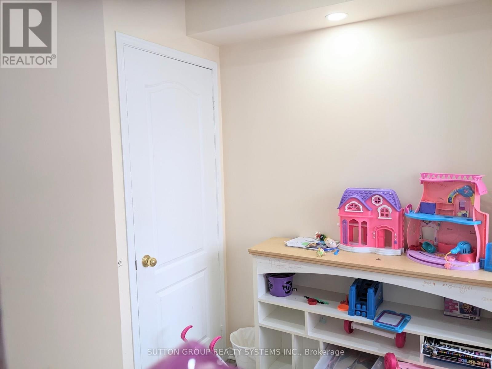 












5979 TENTH LINE W

,
Mississauga (Churchill Meadows),




Ontario
L5M6K7

