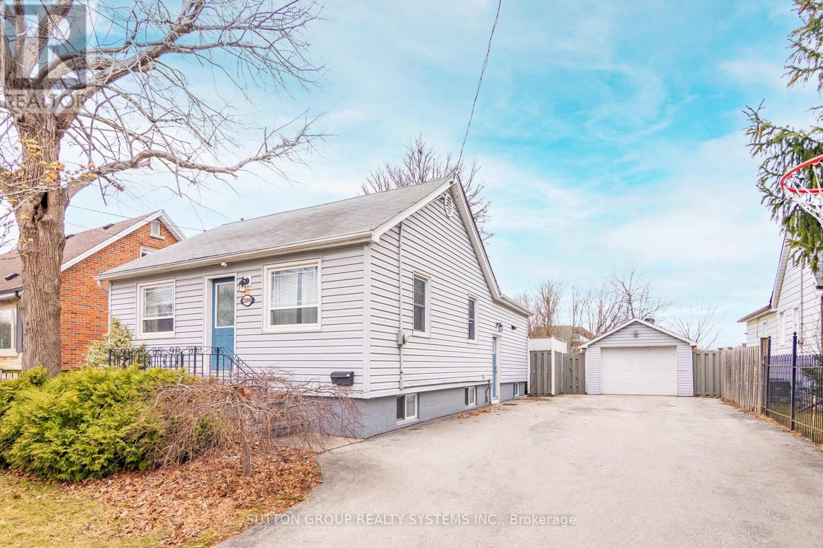 












2399 GLENWOOD SCHOOL DRIVE

,
Burlington (Freeman),




Ontario
L7R3R9

