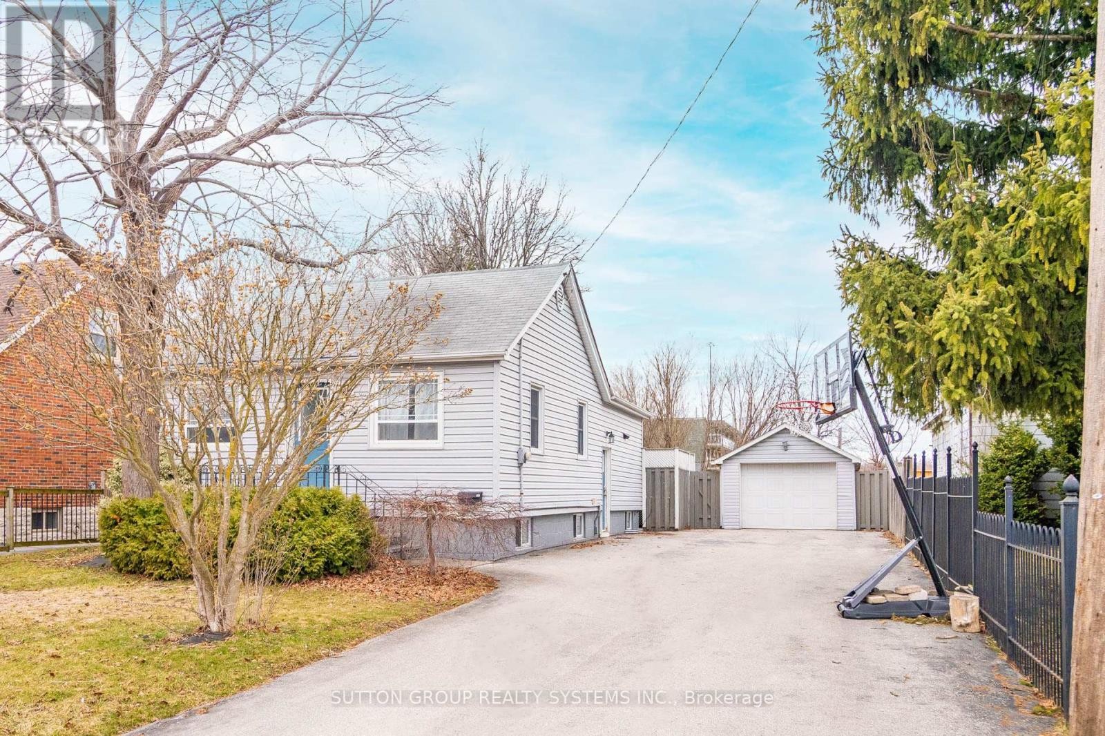 












2399 GLENWOOD SCHOOL DRIVE

,
Burlington (Freeman),




Ontario
L7R3R9

