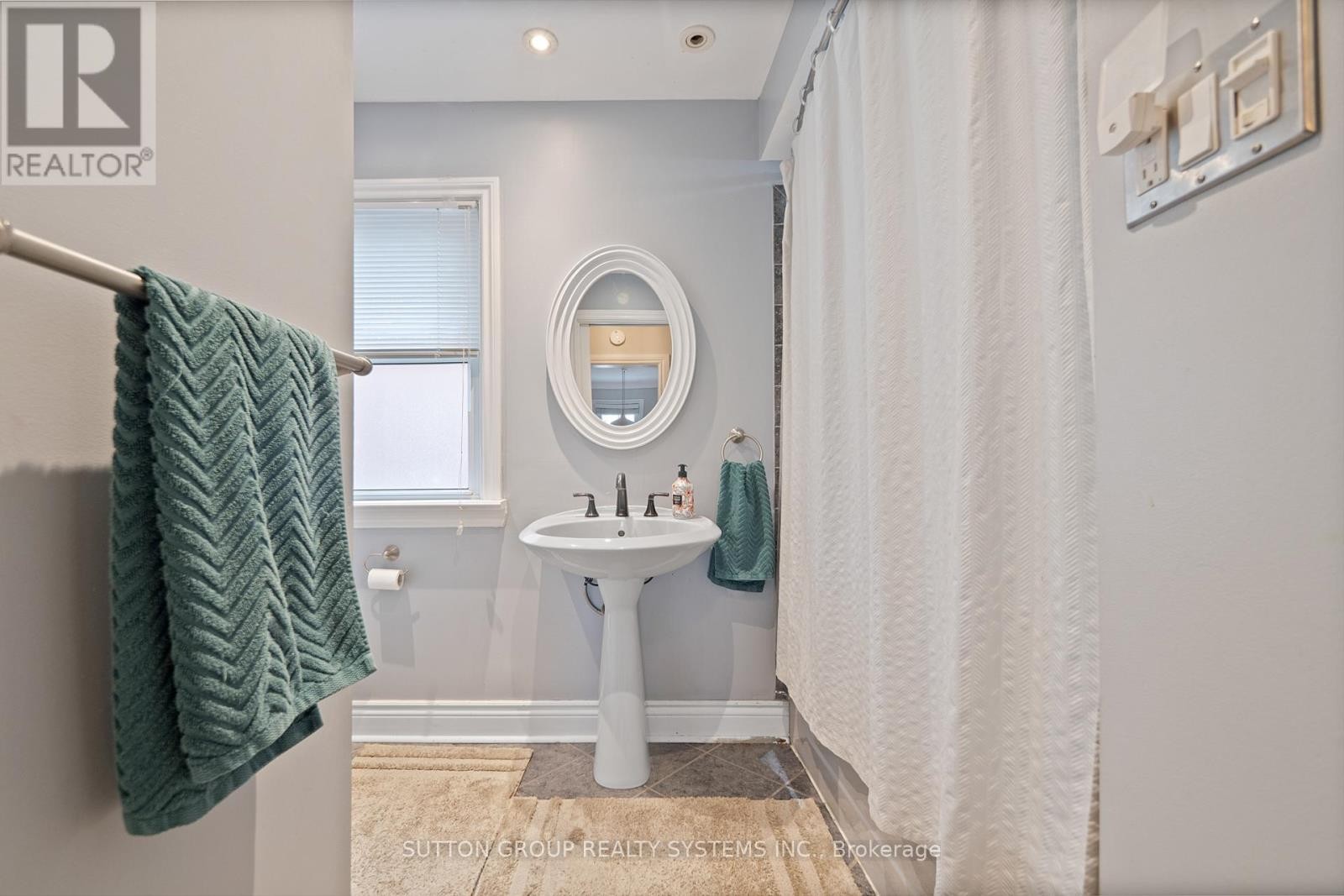 












2399 GLENWOOD SCHOOL DRIVE

,
Burlington (Freeman),




Ontario
L7R3R9

