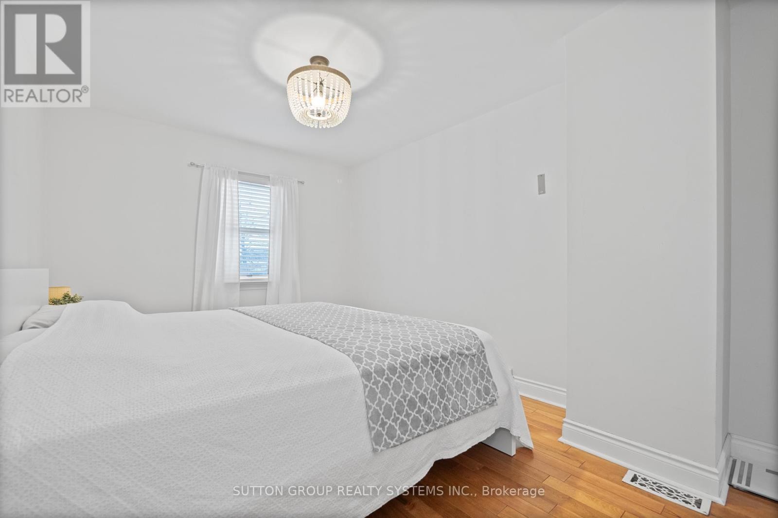 












2399 GLENWOOD SCHOOL DRIVE

,
Burlington (Freeman),




Ontario
L7R3R9

