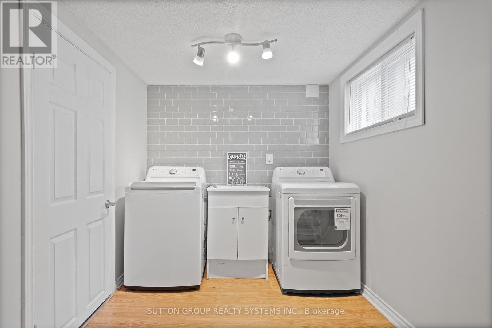 












2399 GLENWOOD SCHOOL DRIVE

,
Burlington (Freeman),




Ontario
L7R3R9

