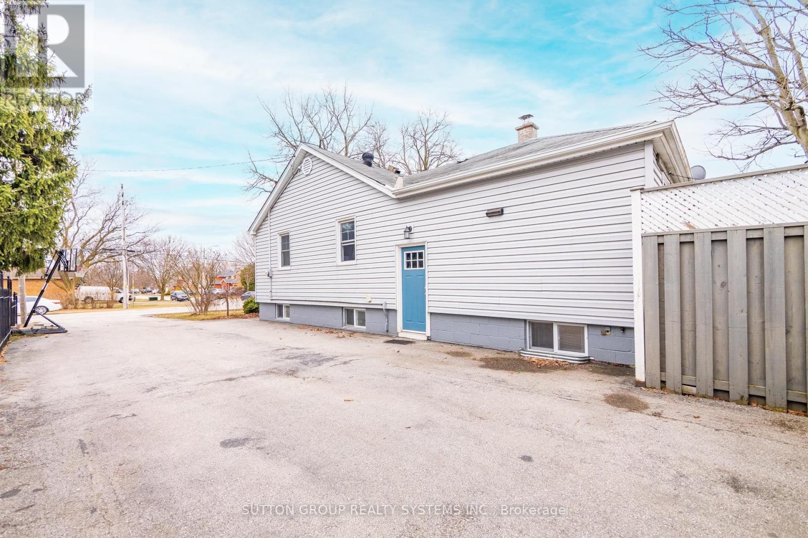 












2399 GLENWOOD SCHOOL DRIVE

,
Burlington (Freeman),




Ontario
L7R3R9

