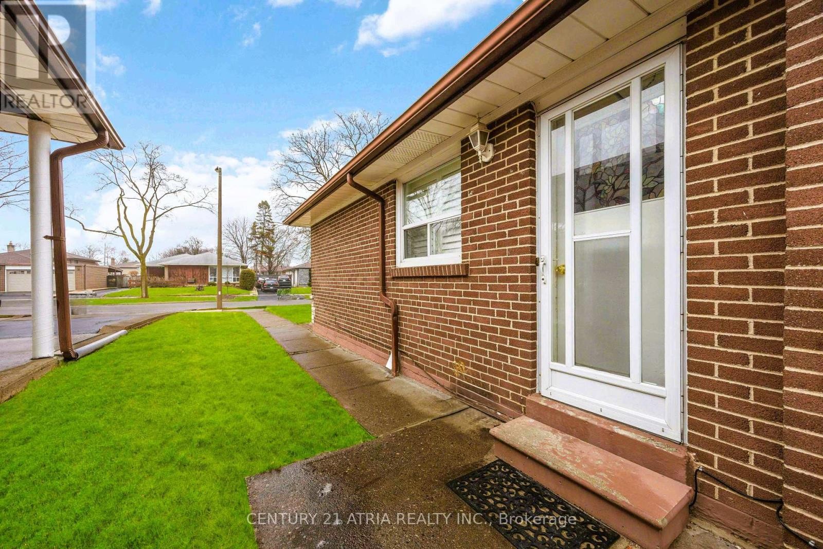 












60 COUNCIL CRESCENT

,
Toronto (York University Heights),




Ontario
M3J1J6

