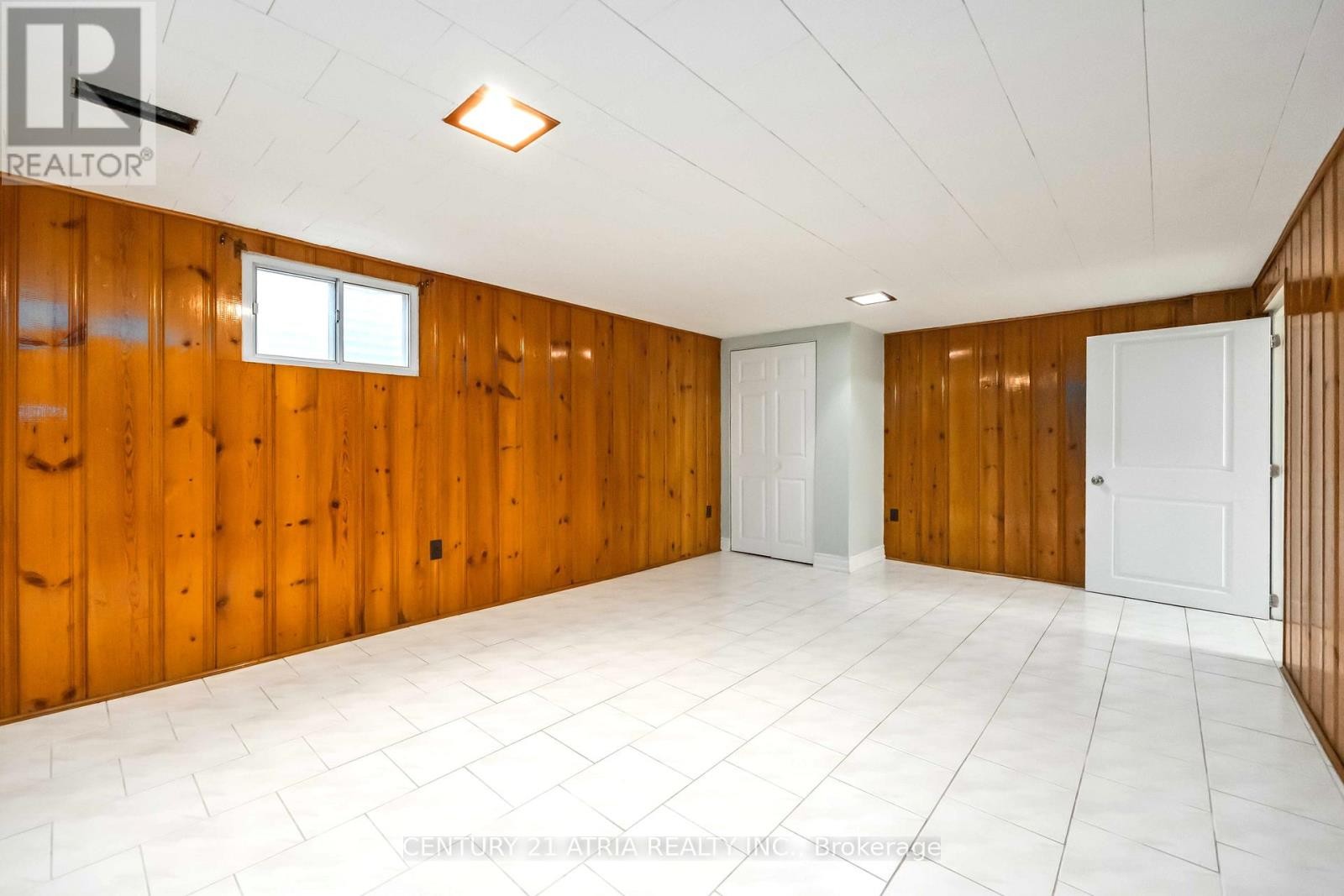 












60 COUNCIL CRESCENT

,
Toronto (York University Heights),




Ontario
M3J1J6

