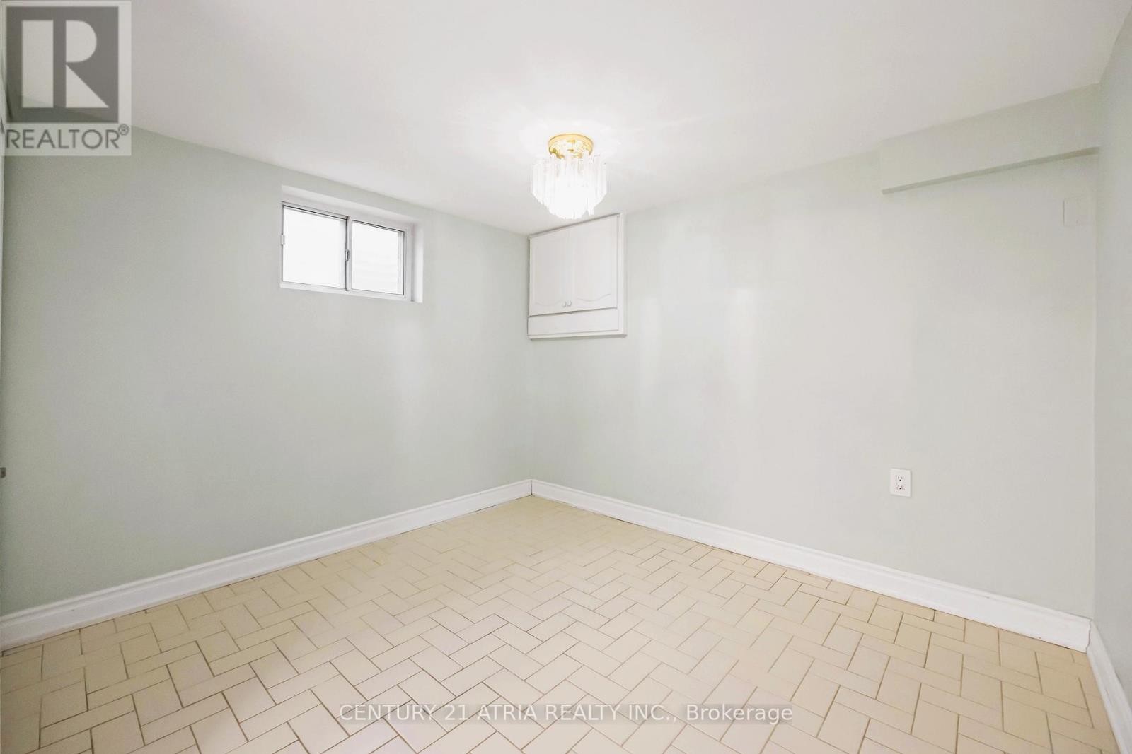 












60 COUNCIL CRESCENT

,
Toronto (York University Heights),




Ontario
M3J1J6

