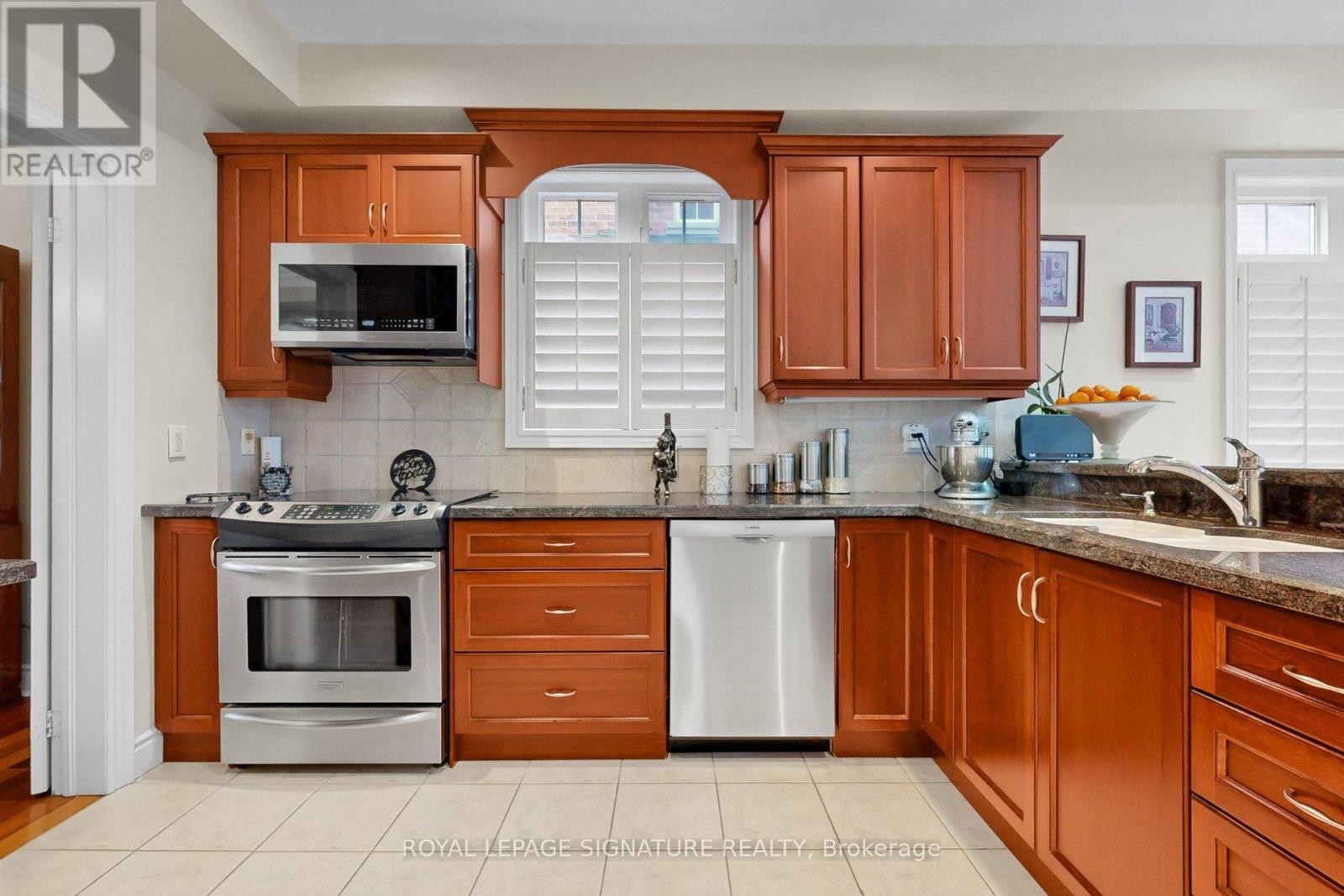 












1590 HALLSTONE ROAD

,
Brampton (Bram West),




Ontario
L6Y5K8

