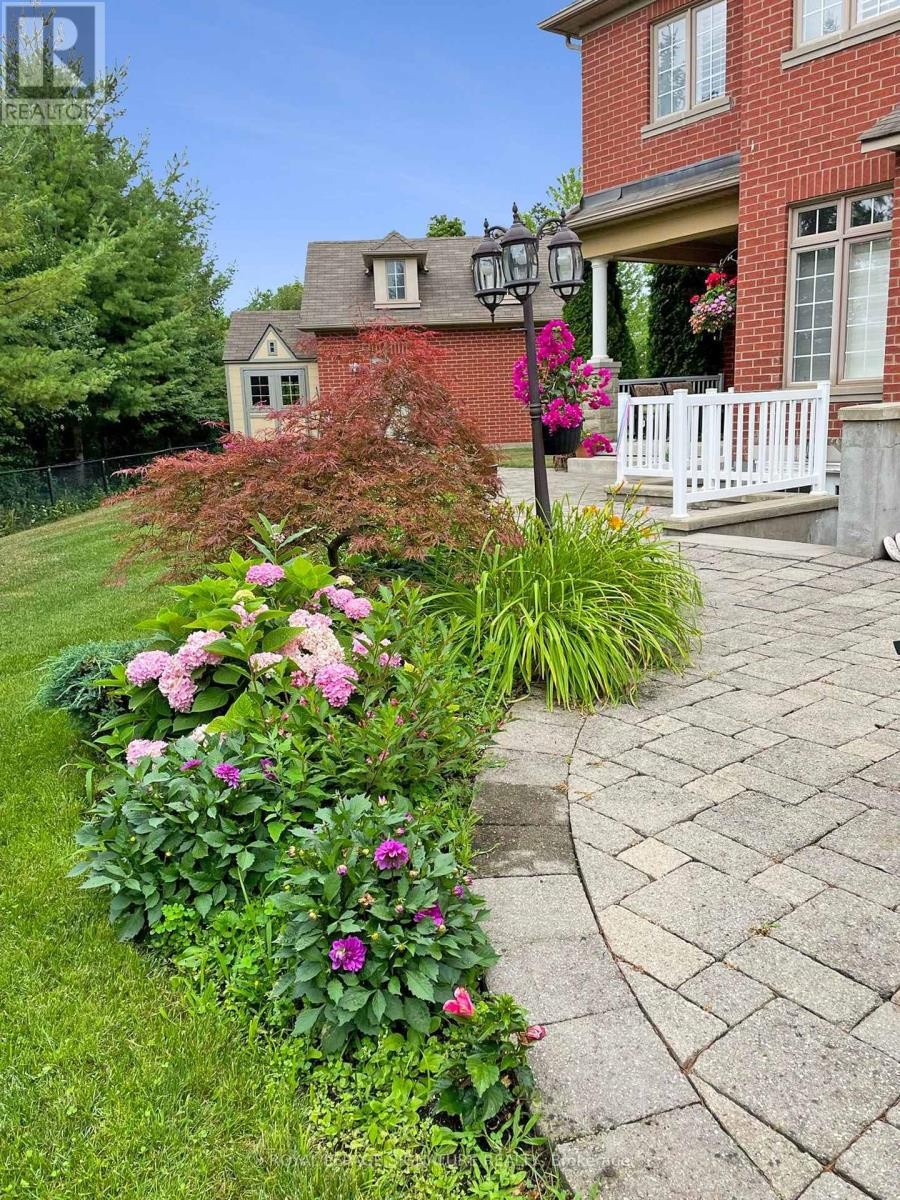 












1590 HALLSTONE ROAD

,
Brampton (Bram West),




Ontario
L6Y5K8

