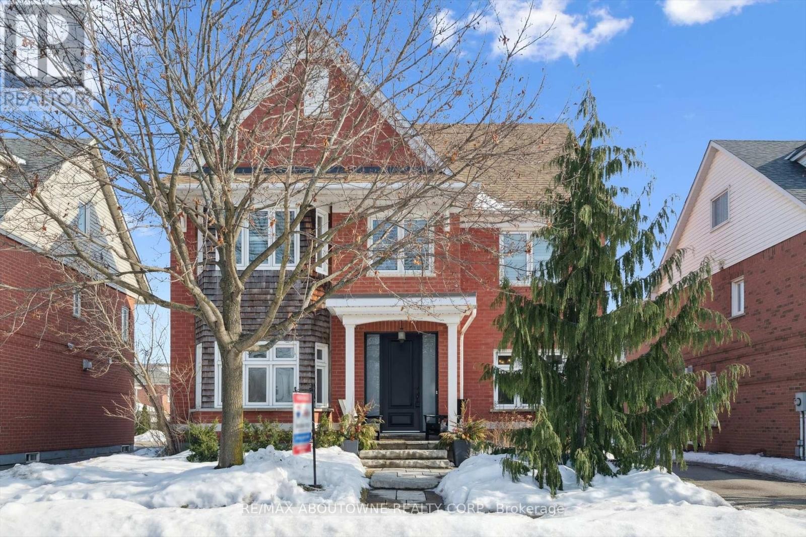 












256 LEXINGTON ROAD

,
Oakville (RO River Oaks),




Ontario
L6H6L9

