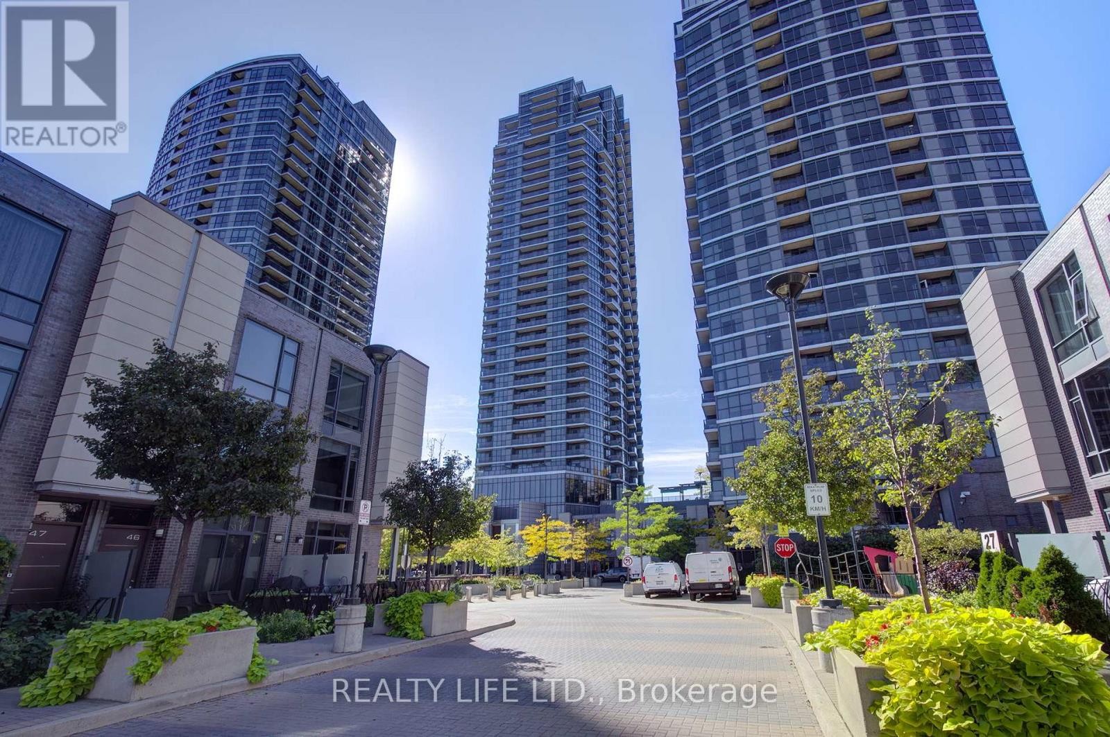 












1003 - 5 VALHALLA INN ROAD

,
Toronto (Islington-City Centre West),




Ontario
M9B0B1

