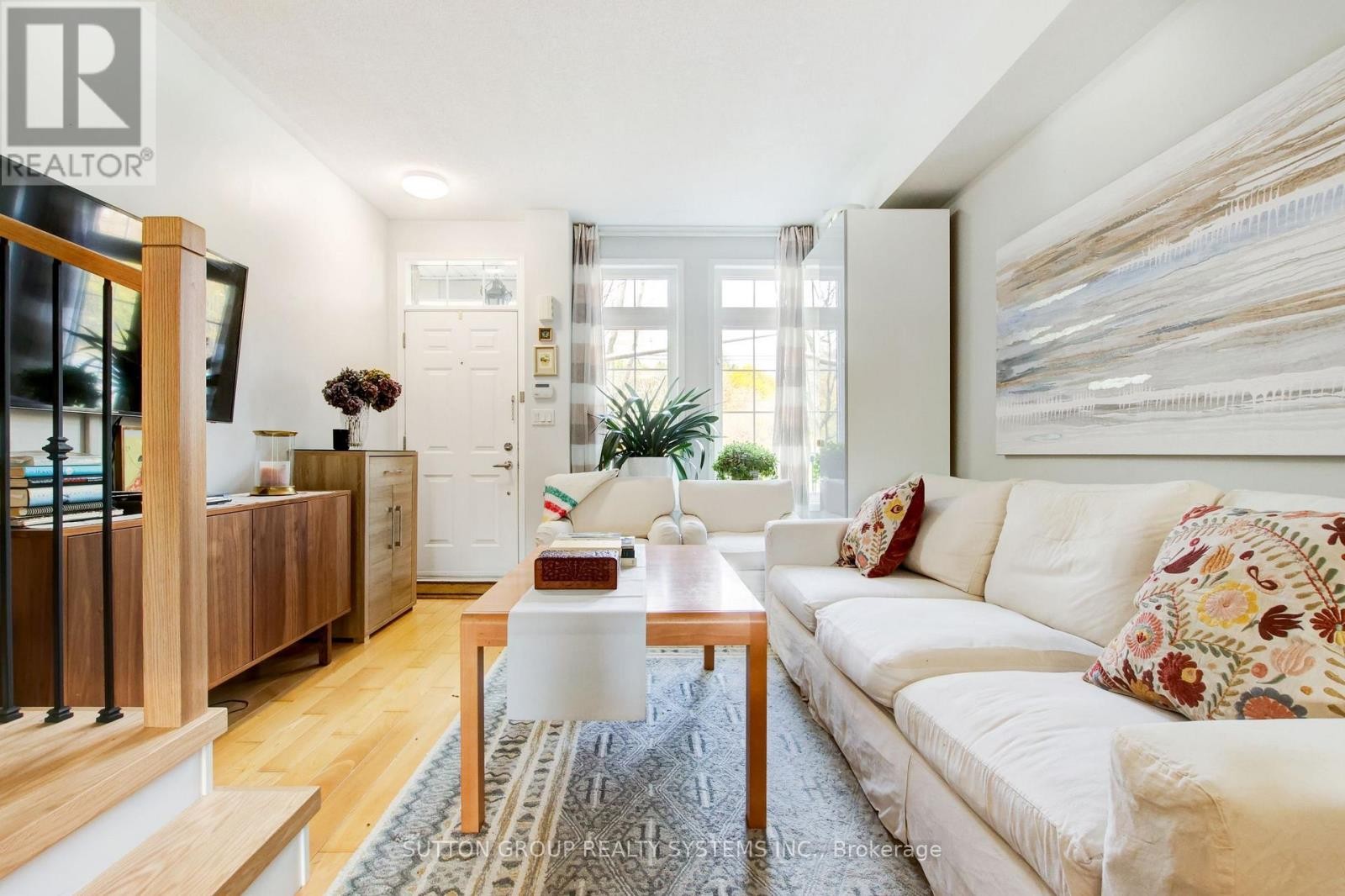 












85 - 119B THE QUEENSWAY

,
Toronto (High Park-Swansea),




Ontario
M6S5B7

